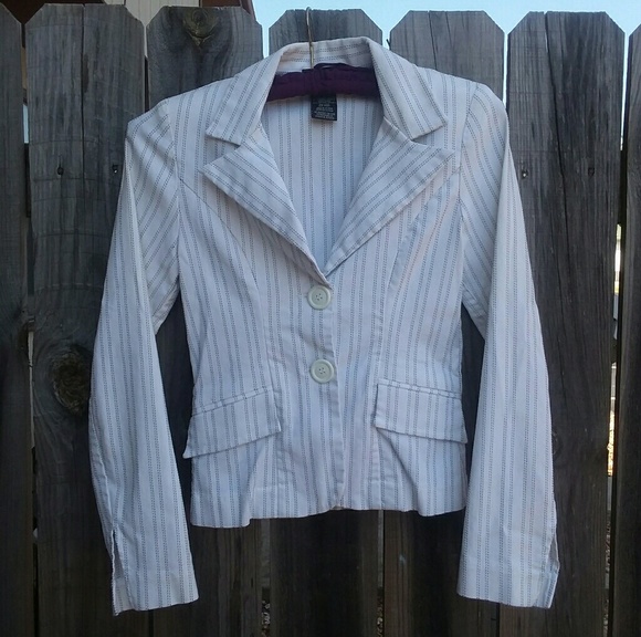 Pinstripe button up blazer - Picture 3 of 5